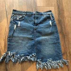 Frayed hem Denim skirt